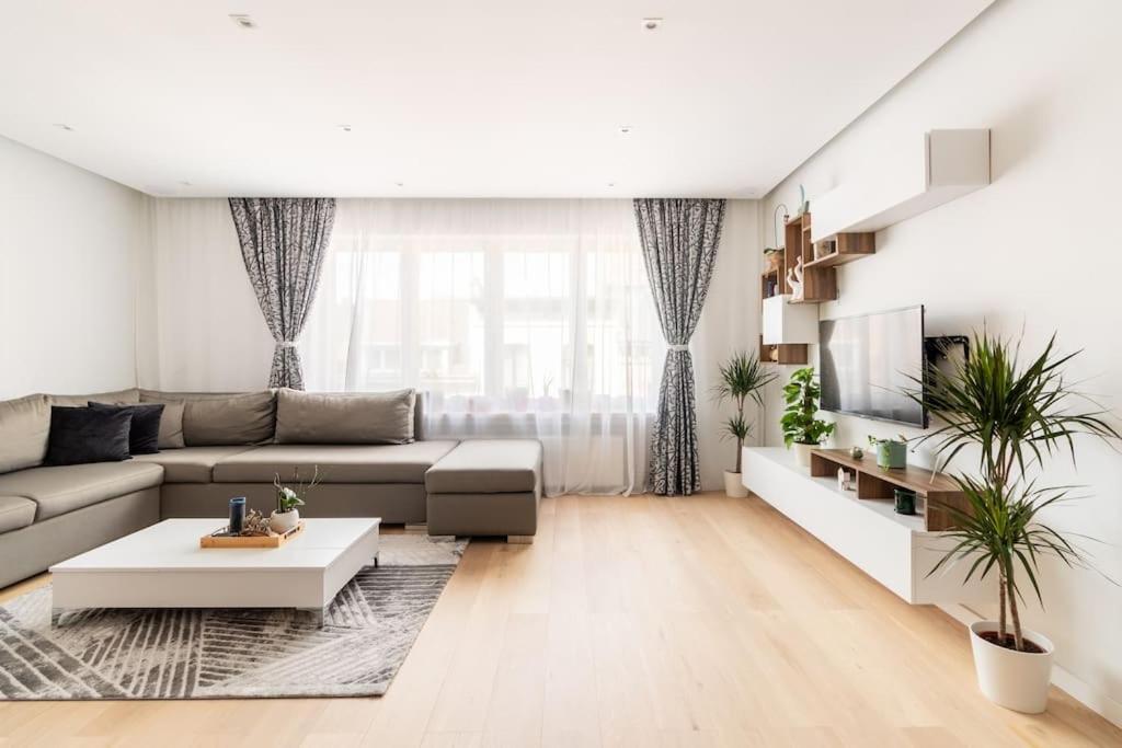 Apartment European Heart 2-bedroom Flat.